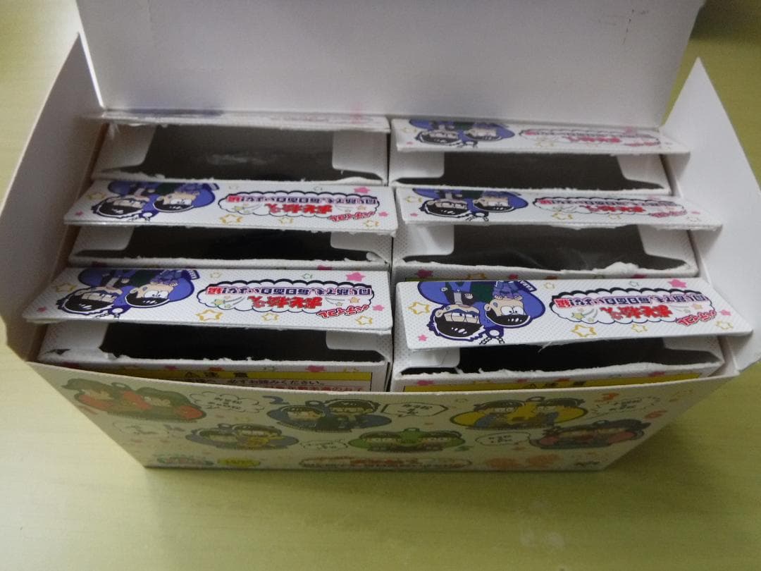 おそ松さん　グッズ　BOX９点セット　缶バッジ・マスコット・ラバーキーホルダー他