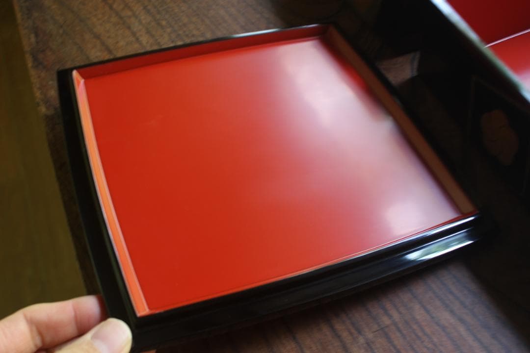 デッドストック！上質内朱黒漆に優美な梅蒔絵の映える二段重（検輪島塗重箱お重