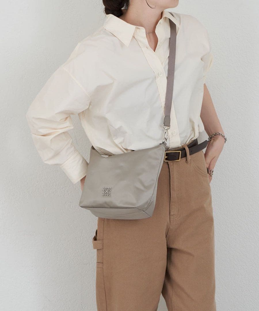 超美品ラシット今期クラウズナイロンシンプルショルダーバッグ2way