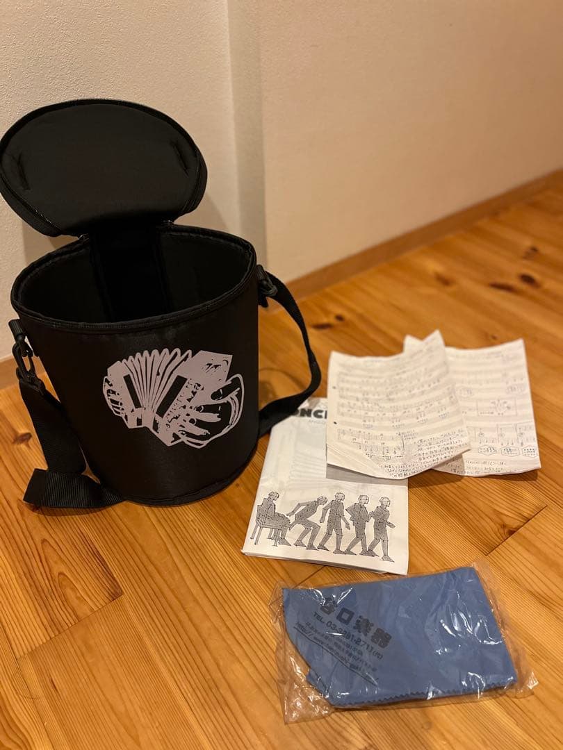 40ボタン　コンサーティーナ 木製 六角形