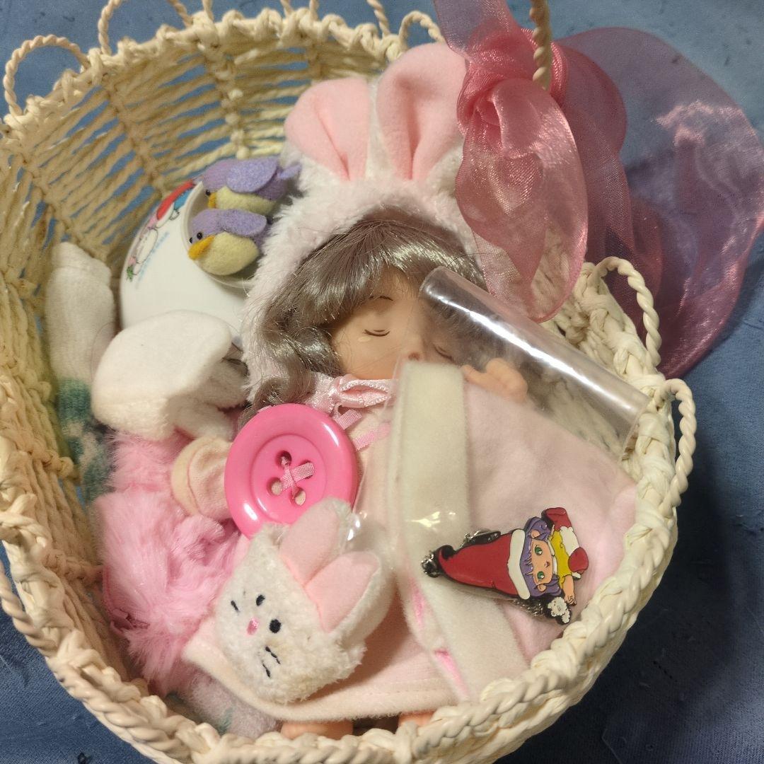 とんがり帽子のメモル 眠り顔のお人形 指しゃぶり人形