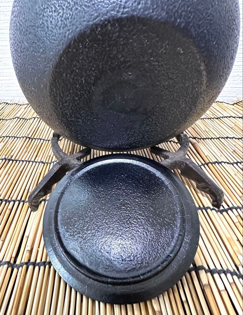 未使用品　南部伝統工芸士 及川寛治作　１８型姥口 アラレ　南部鉄瓶　南部鉄器
