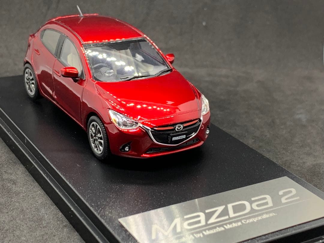 マツダ　Mazda2 1/43ミニカー ソウルレッドクリスタルメタリック