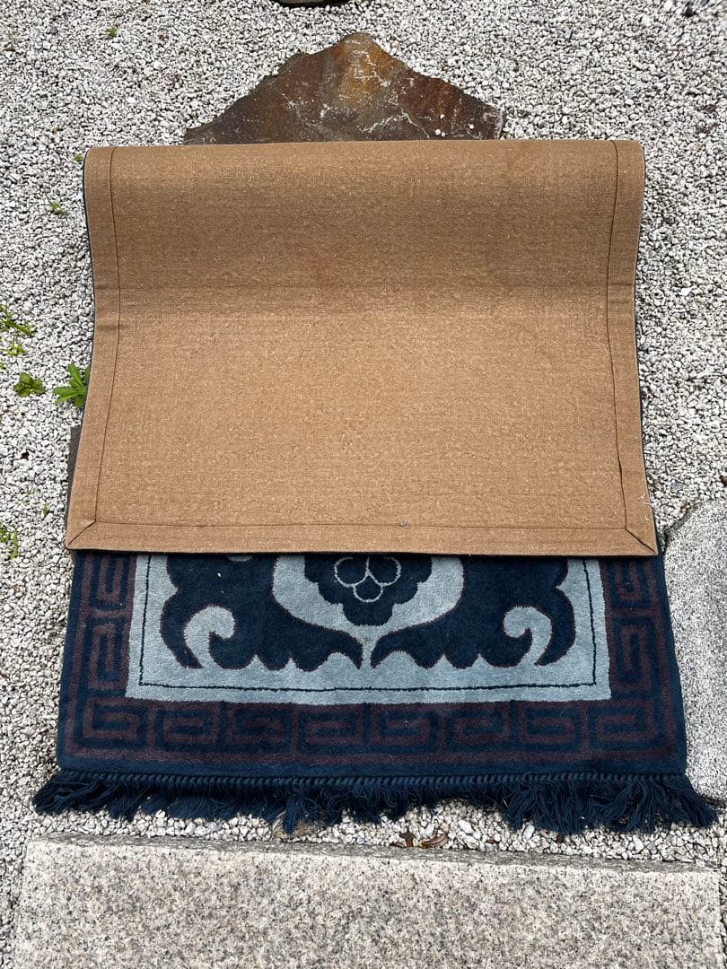 新鍋島緞通 吉島敷物 蟹牡丹紺三色 90×180 四角 玄関 キッチン