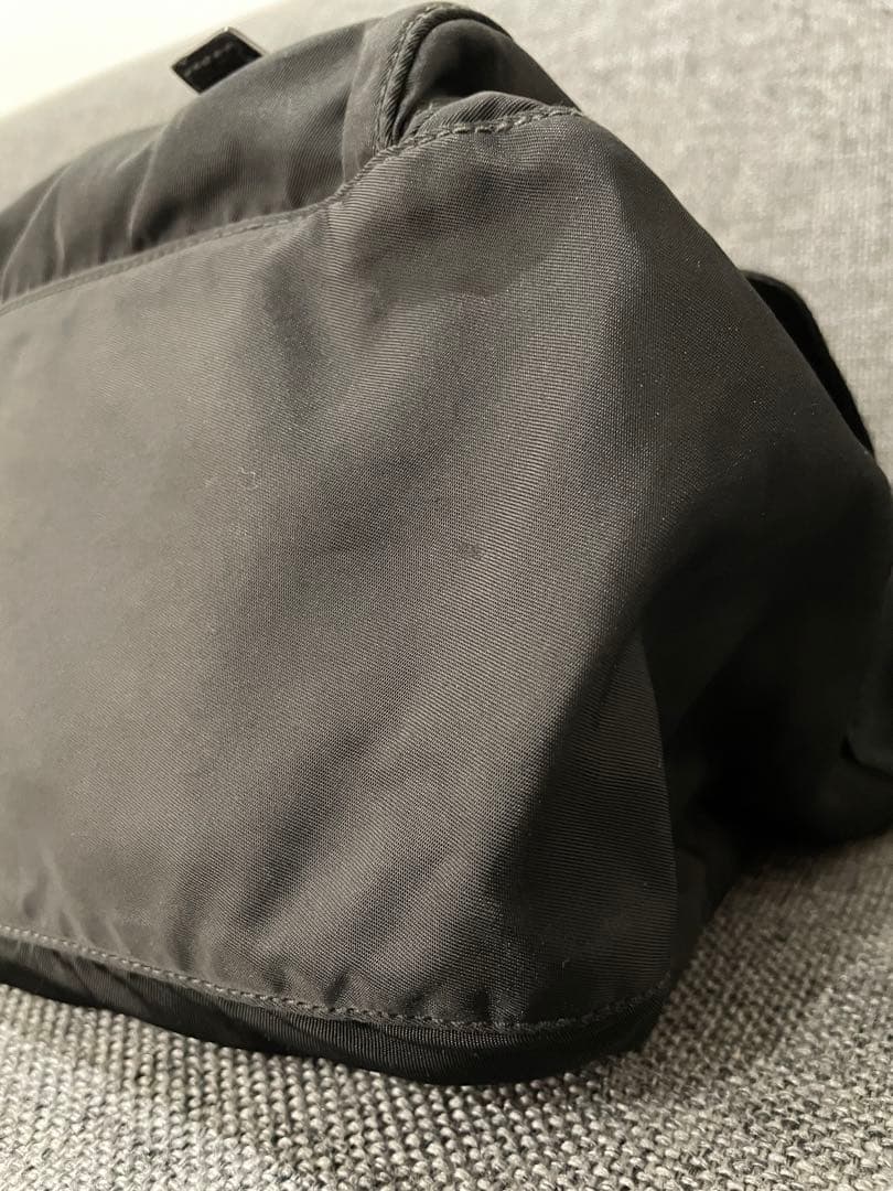 PRADA テスート ミニメッセンジャーバッグ 三角ロゴプレート NERO