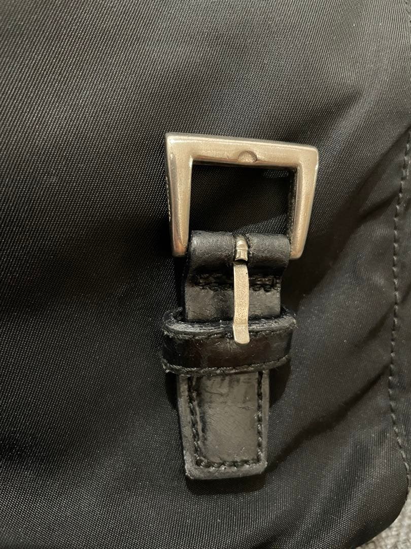 PRADA テスート ミニメッセンジャーバッグ 三角ロゴプレート NERO