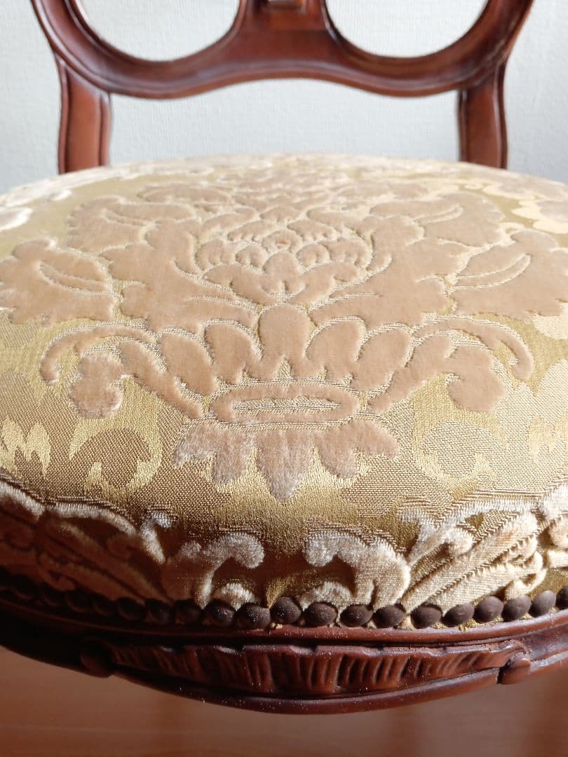 椅子2脚セット ヴィクトリア時代のロココ・リバイバル• 麻布張り