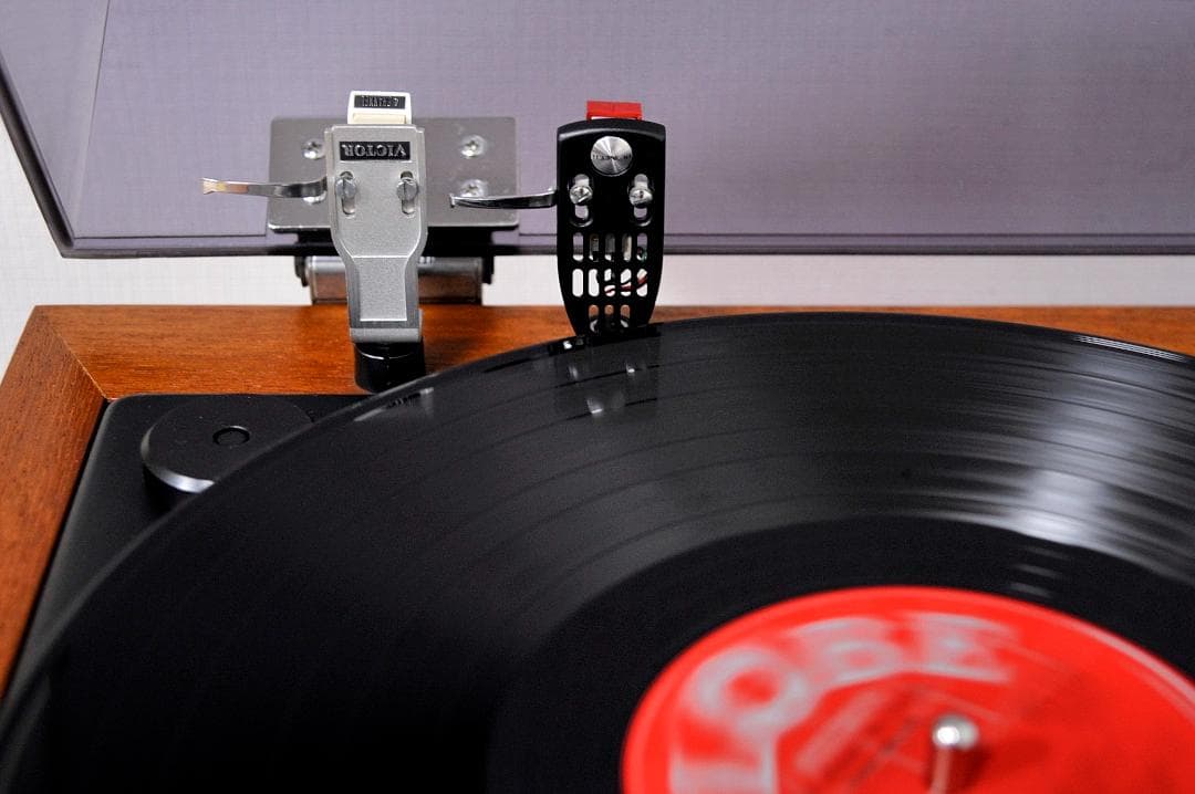 ☆レコード体験！～70年代のビクター製プレーヤー♪