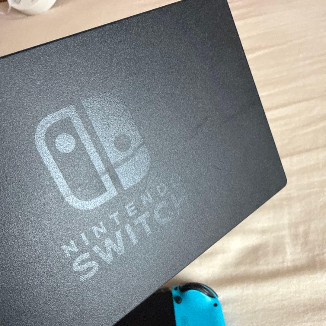 d*7様 Nintendo Switch 本体 ひび割れあり