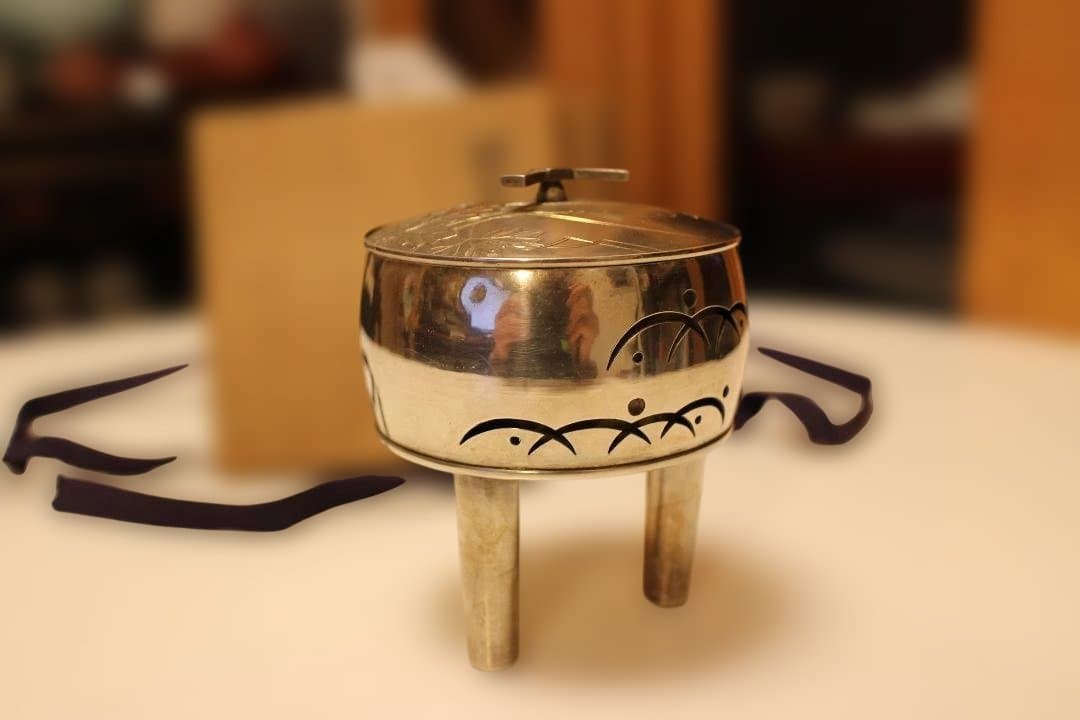 銀製 香炉 花柄 服部製 純銀 丸形透かし香炉 241g 香道具銀瓶