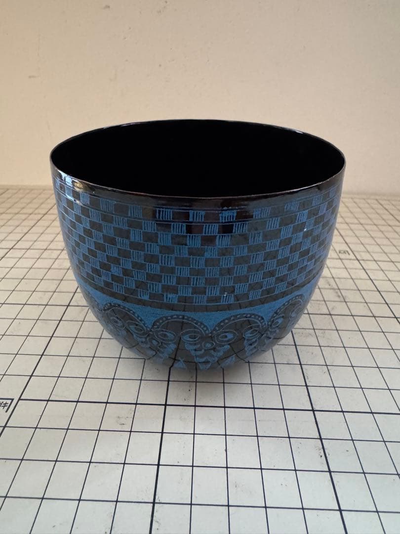 ミャンマーの伝統工芸品、キンマ（蒟醤）の漆器(青色) ミャンマーの