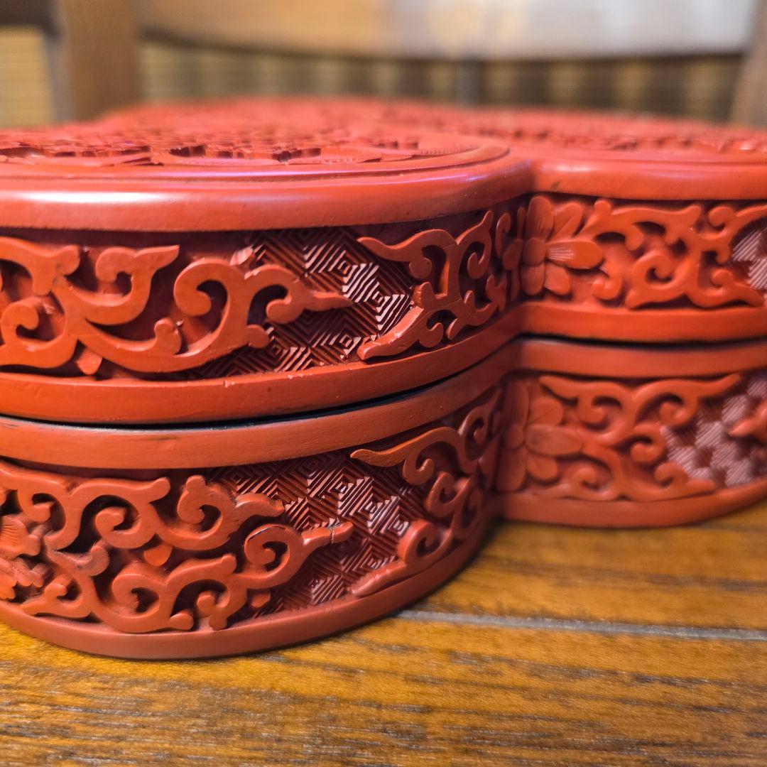 中国 堆朱彫 幾何地唐華唐草文 三輪蓋物