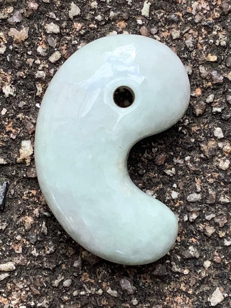 ✳買って損無し‼️氷肌アイスジェイド糸魚川翡翠本物硬玉勾玉守護石