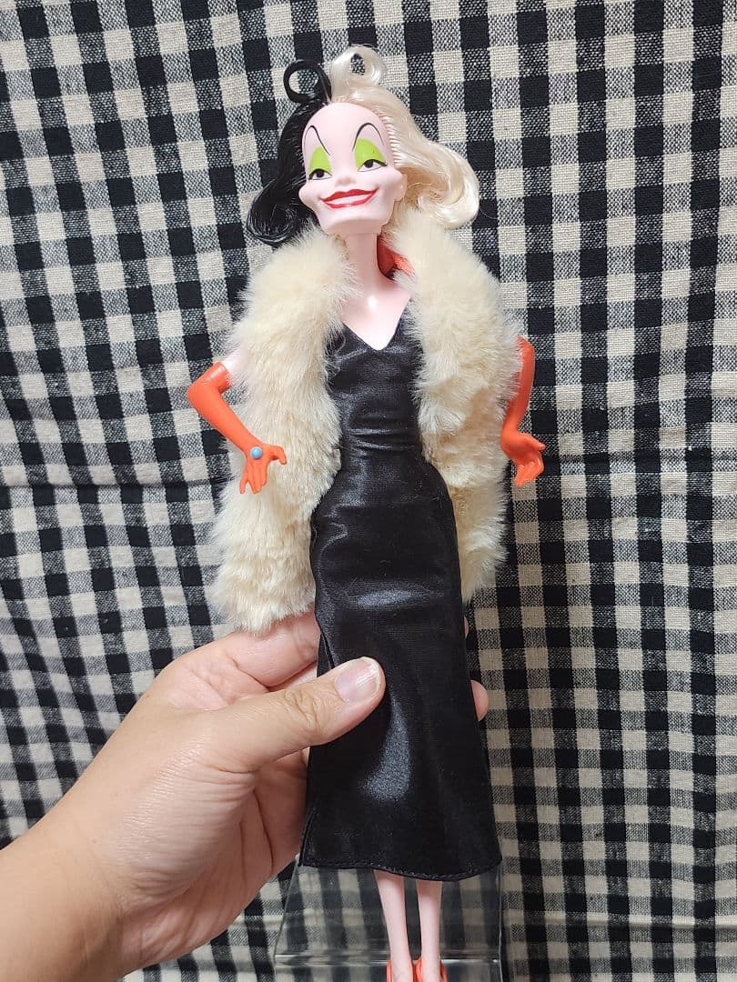 ファッショナブルな「クルエラ・ド・ヴィル」！東京ディズニーシー