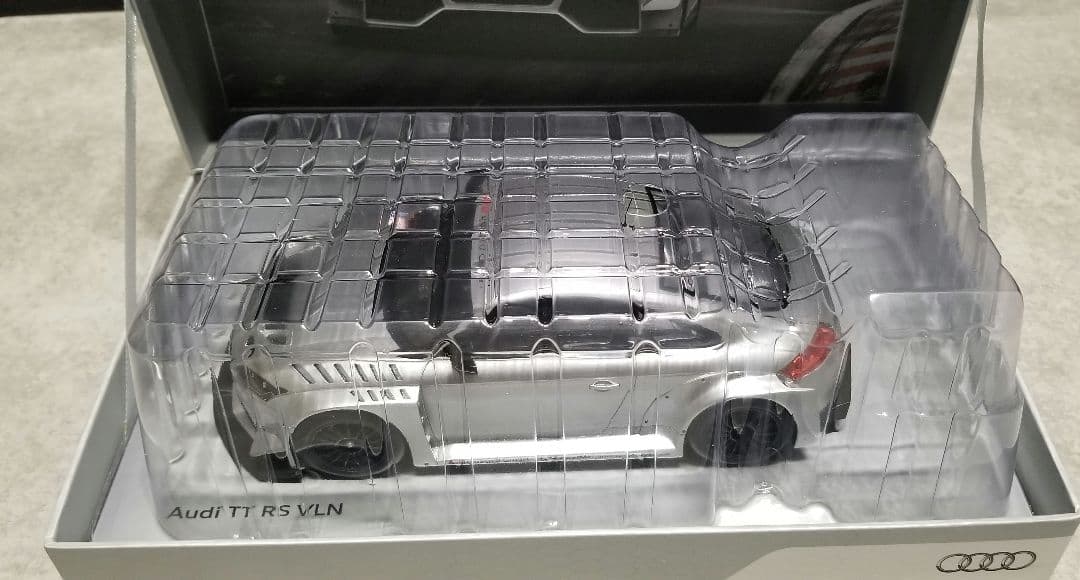 【激レア】1/18 スパーク　ディーラー特注　AUDI TTRS 2011