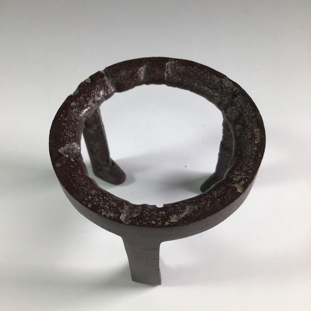 Ｐ９６０　蓋置　『人間国宝　高橋敬典造』『鉄製』『五徳蓋置』　共箱　茶道具