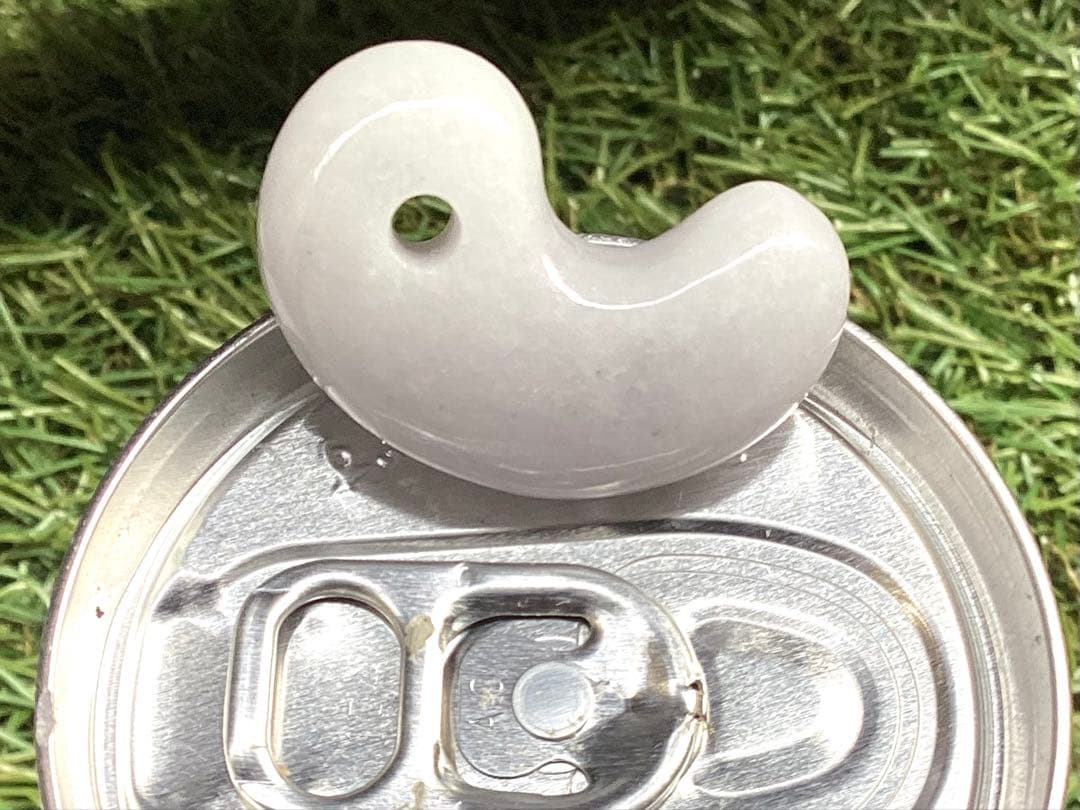 ✳白から秘めたラベンダー色へ‼️本物 糸魚川翡翠硬玉ジェダイト お守りに