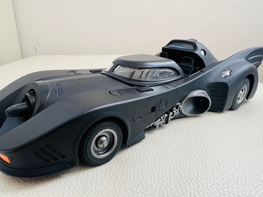 1:24 1989年映画版合金製バットモービル（新品.組立不要）