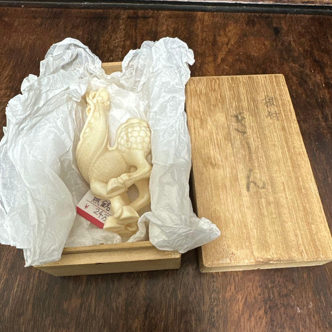 キリン麒麟 緒締 根付 提げ物 牙彫 天然材質 置物 骨董古美術 ねつけの