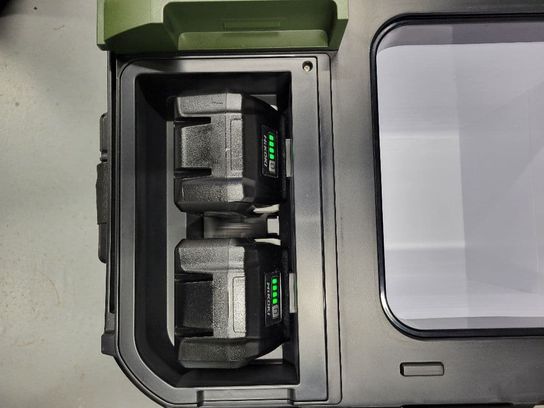 HIKOKI 冷温庫 デジタル表示 グリーン電池2個付きです