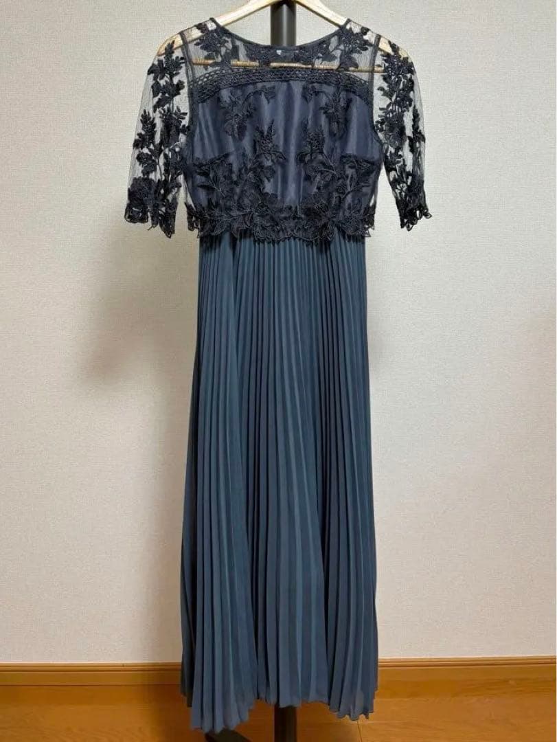 kana フラワー刺繍レース切り替えプリーツロングパーティードレス M