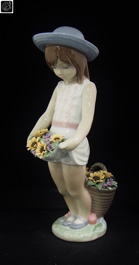 リヤドロ スカートに花がいっぱい 小売